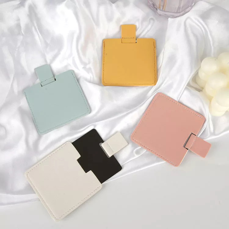 Карманное зеркало размером с кредитную карту